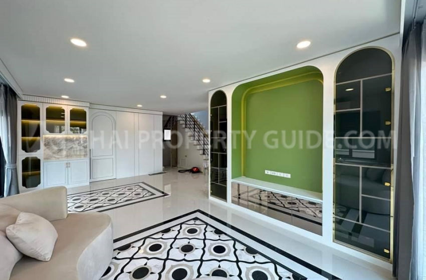 House with Shared Pool in Bangnatrad 
